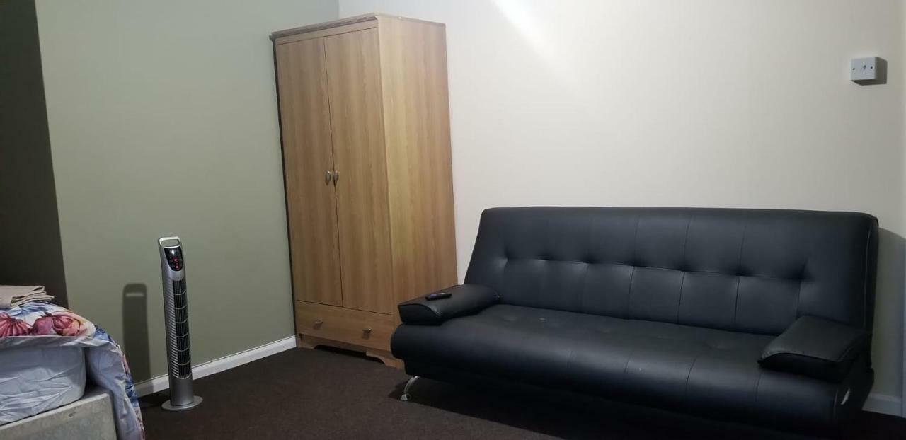 Royal House Slough Hotel Екстериор снимка