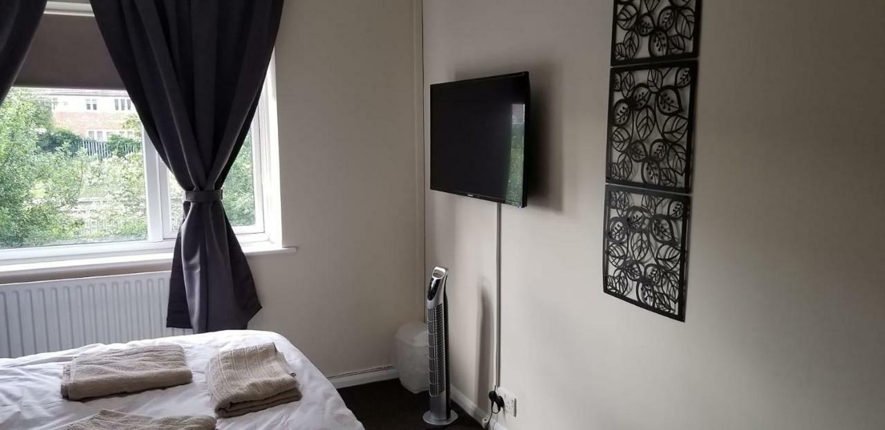 Royal House Slough Hotel Екстериор снимка