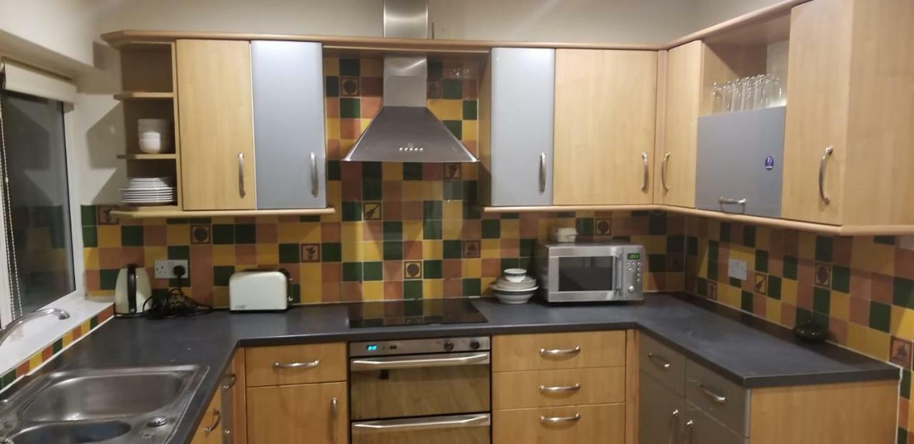 Royal House Slough Hotel Екстериор снимка
