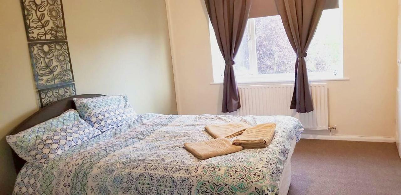 Royal House Slough Hotel Екстериор снимка